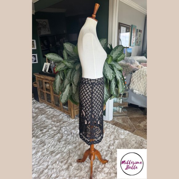 En Creme Pencil Skirt - Picture 4 of 8